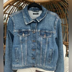 Women’s stretchy jean jacket size large